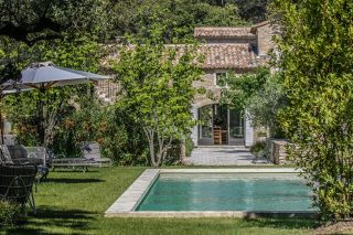 house 18 Rooms for seasonal rent on MENERBES (84560)