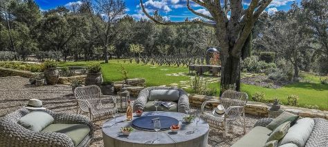 house 18 Rooms for seasonal rent on MENERBES (84560)