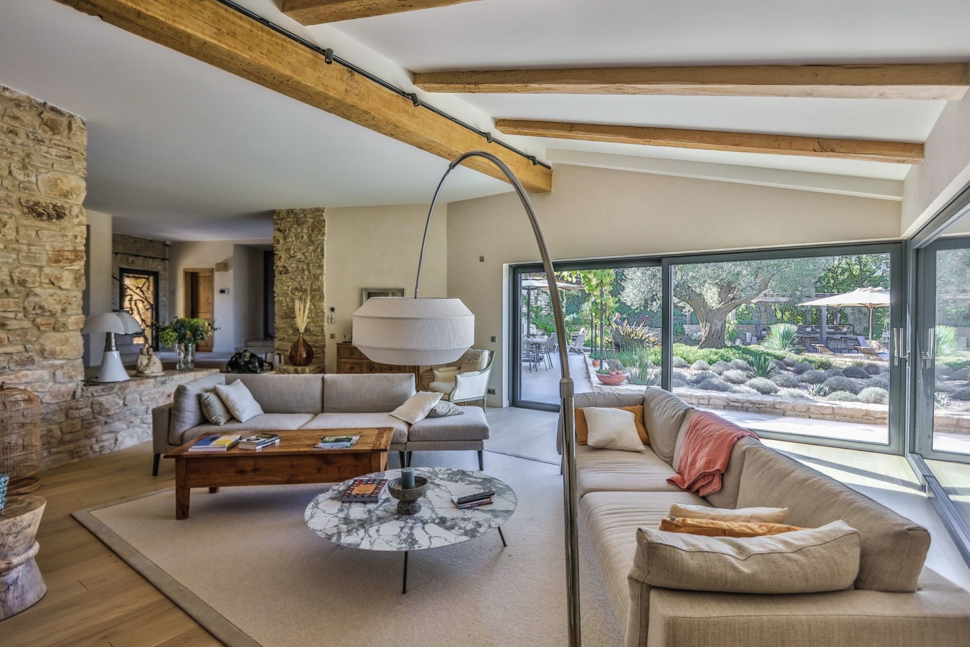 maison 8 Pièces en location saisonnière sur OPPEDE (84580)