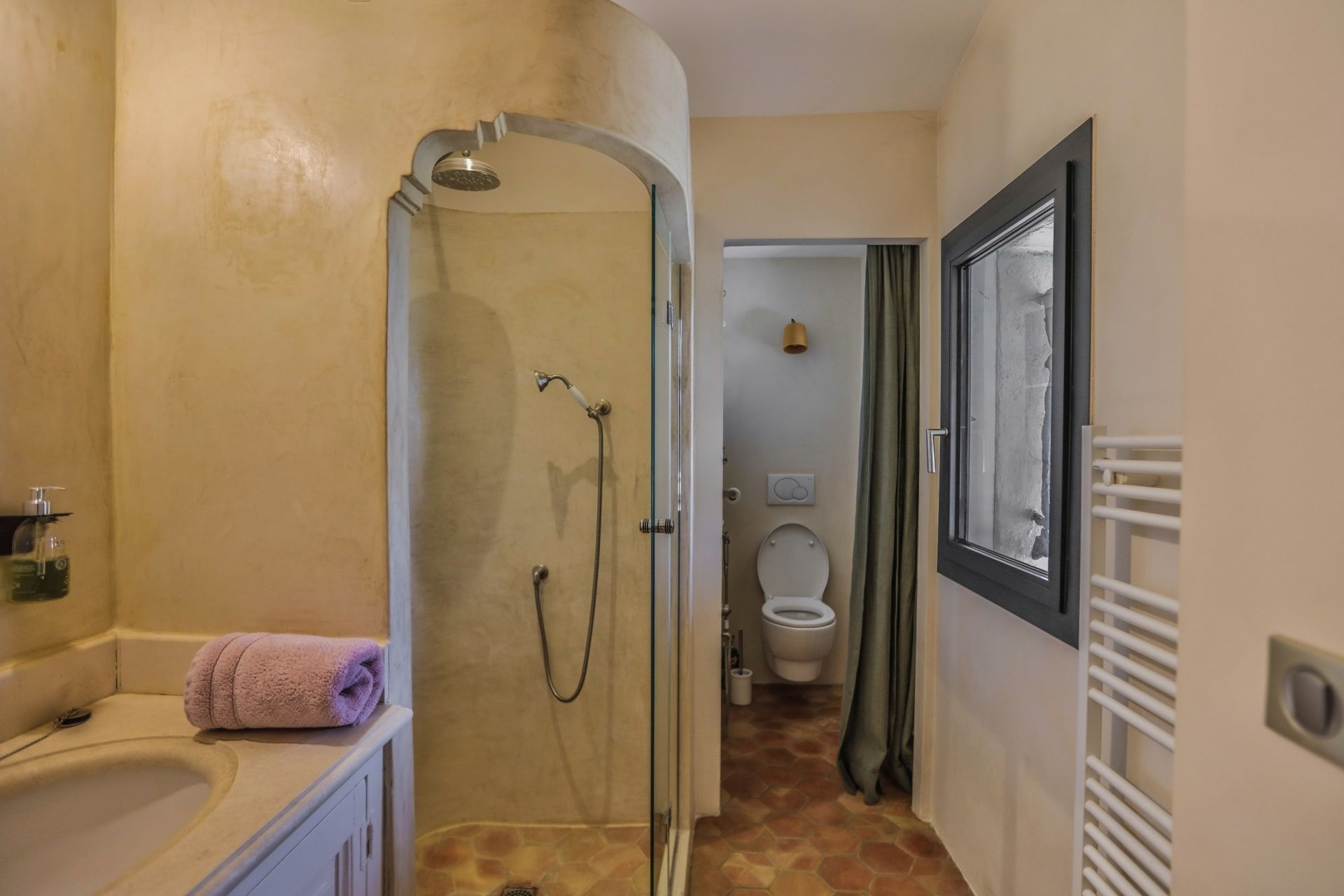 maison 8 Pièces en location saisonnière sur OPPEDE (84580)