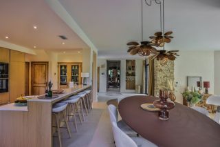 maison 8 Pièces en location saisonnière sur OPPEDE (84580)