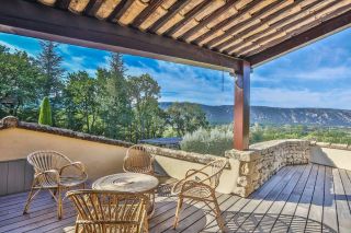 maison 8 Pièces en location saisonnière sur OPPEDE (84580)