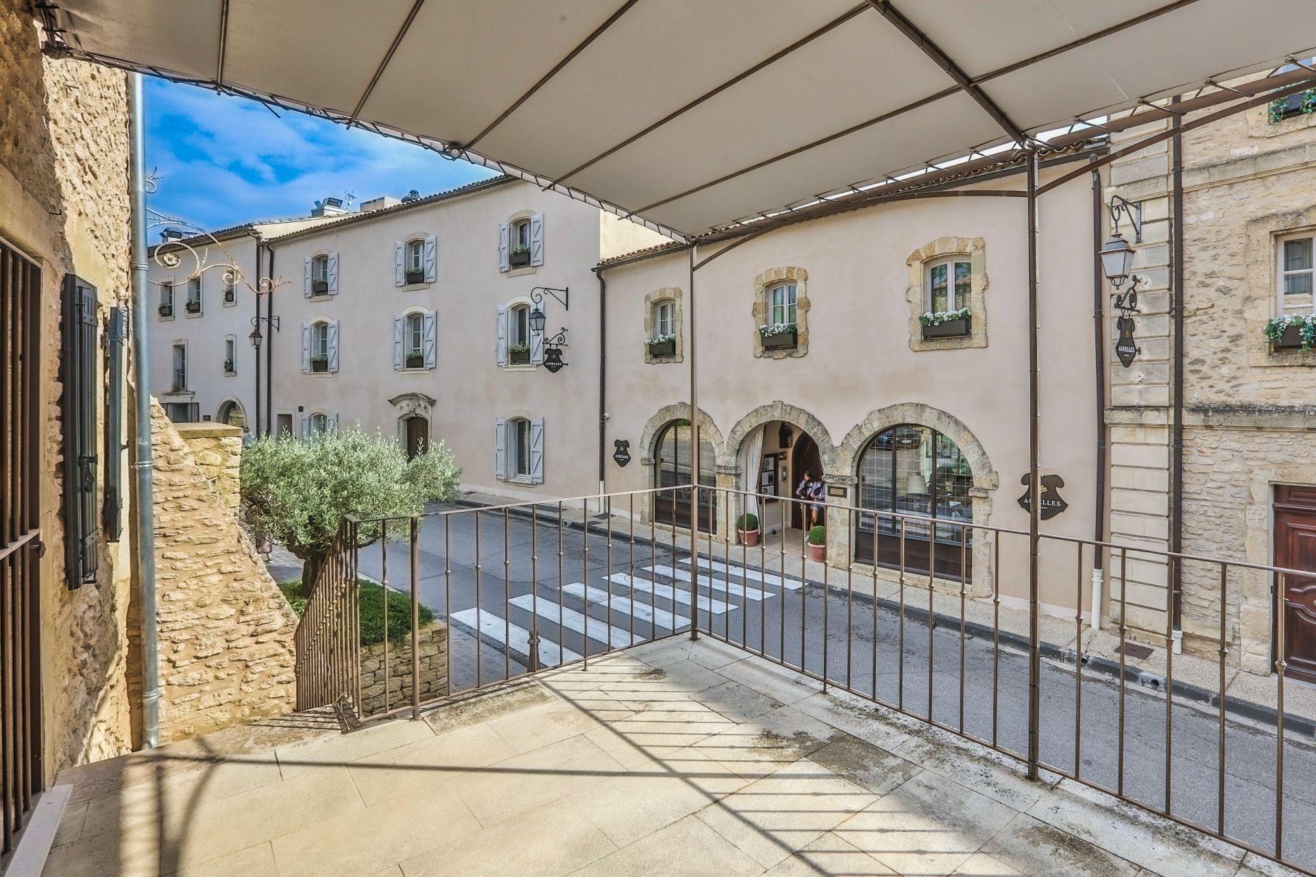 house 4 Rooms for sale on GORDES (84220)