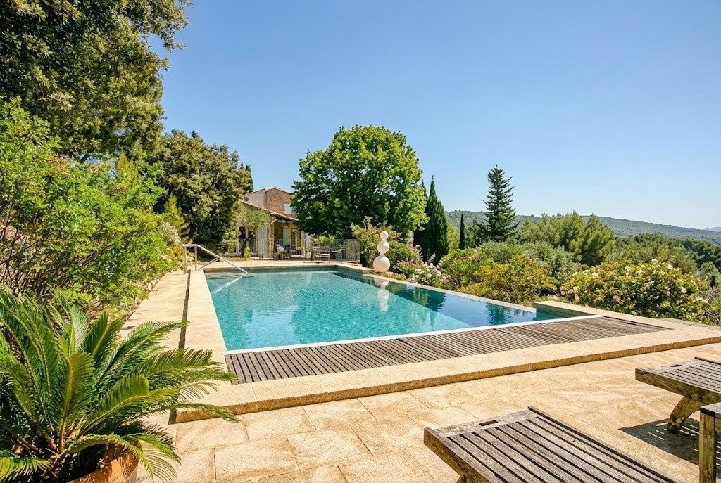 house 7 Rooms for sale on LE BARROUX (84330)