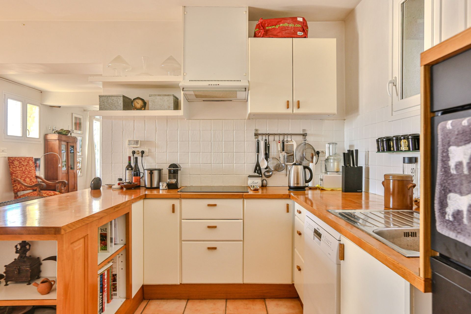 house 7 Rooms for sale on LE BARROUX (84330)