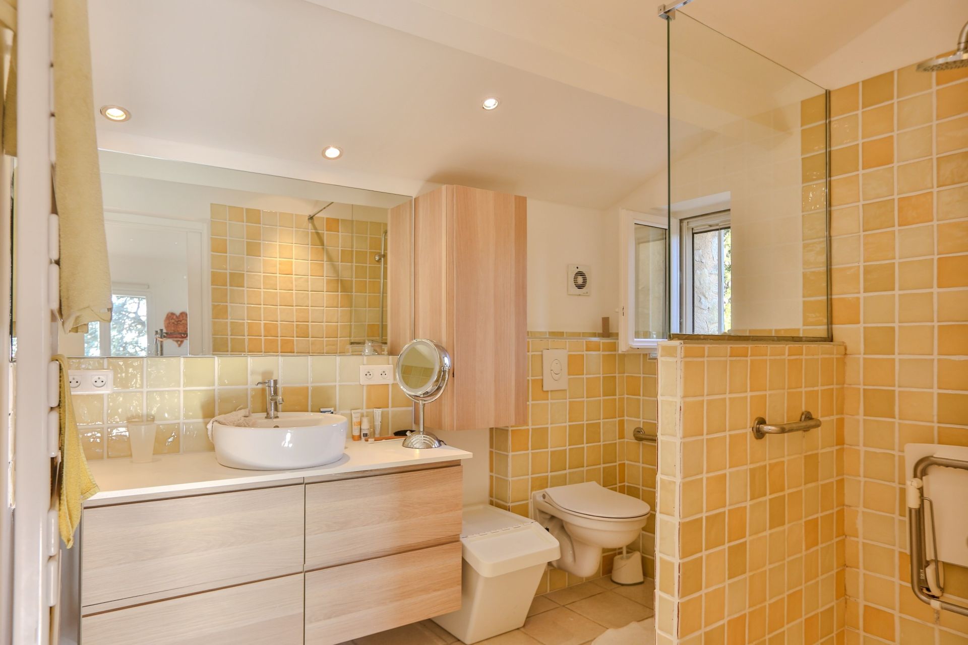 house 7 Rooms for sale on LE BARROUX (84330)