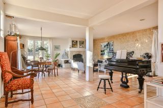 house 7 Rooms for sale on LE BARROUX (84330)