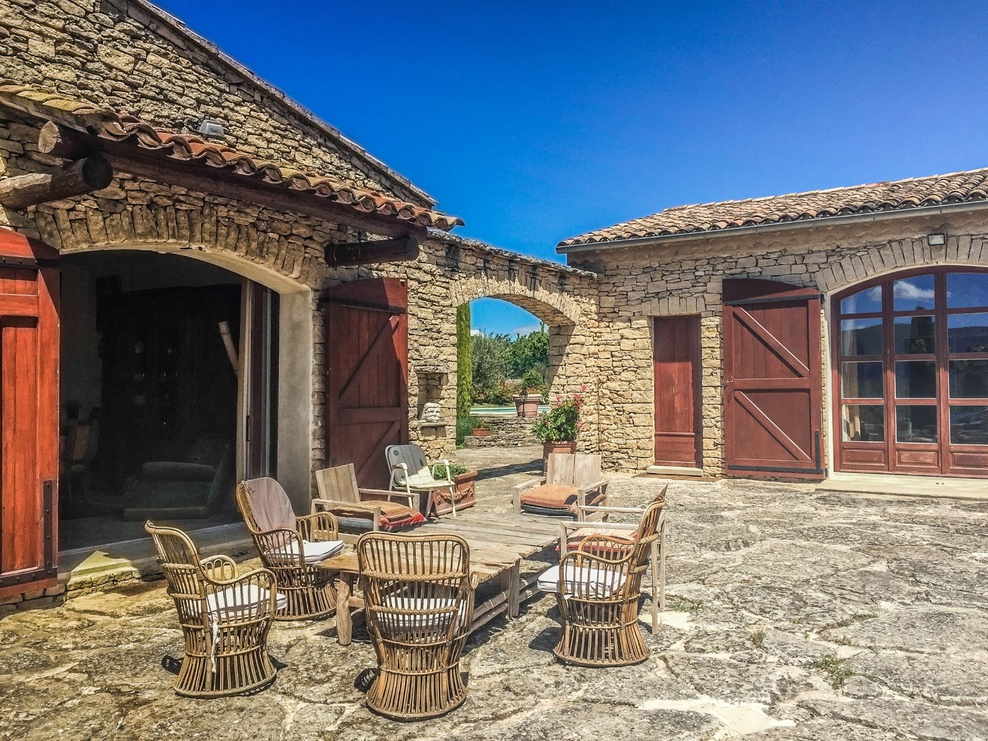 maison 10 Pièces en vente sur GORDES (84220)