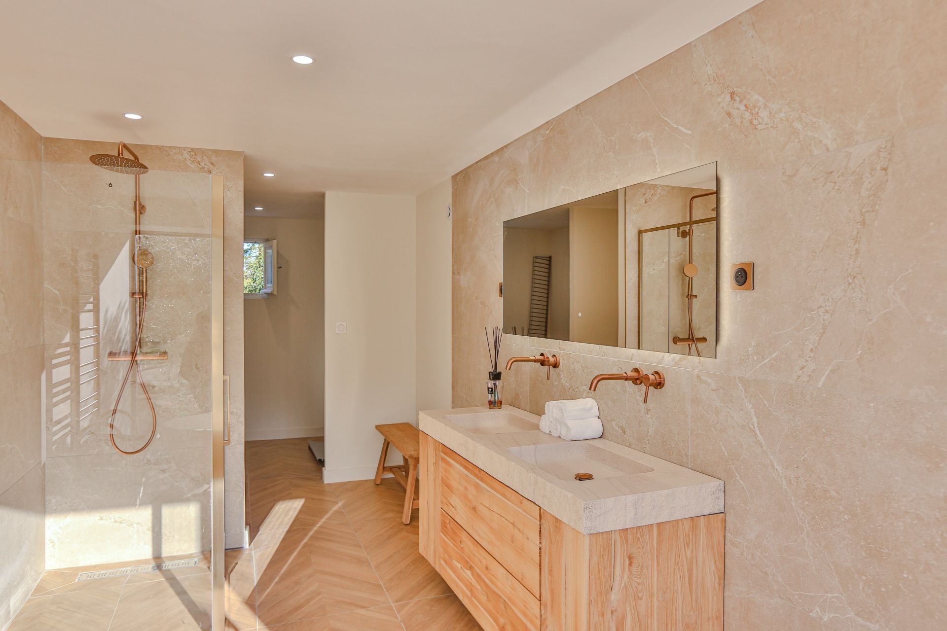 maison 12 Pièces en vente sur PERNES LES FONTAINES (84210)