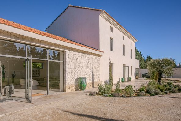Sale House Pernes-les-Fontaines 12&nbsp;Rooms 430&nbsp;m²