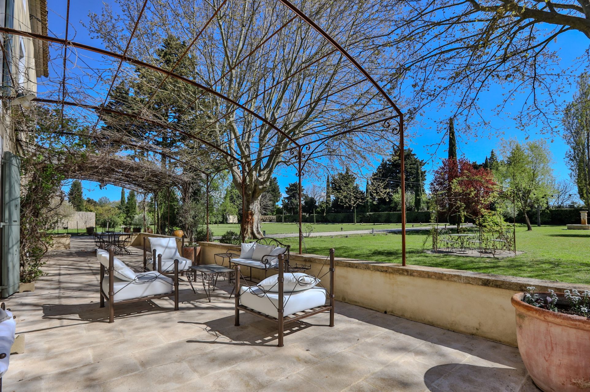 maison 9 Pièces en vente sur PERNES LES FONTAINES (84210)
