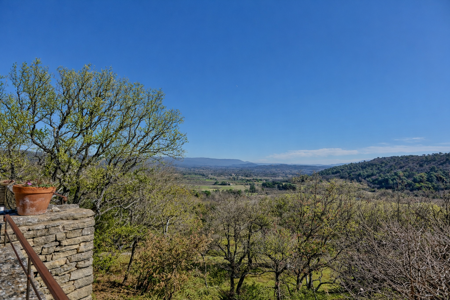 house 15 Rooms for sale on GORDES (84220)