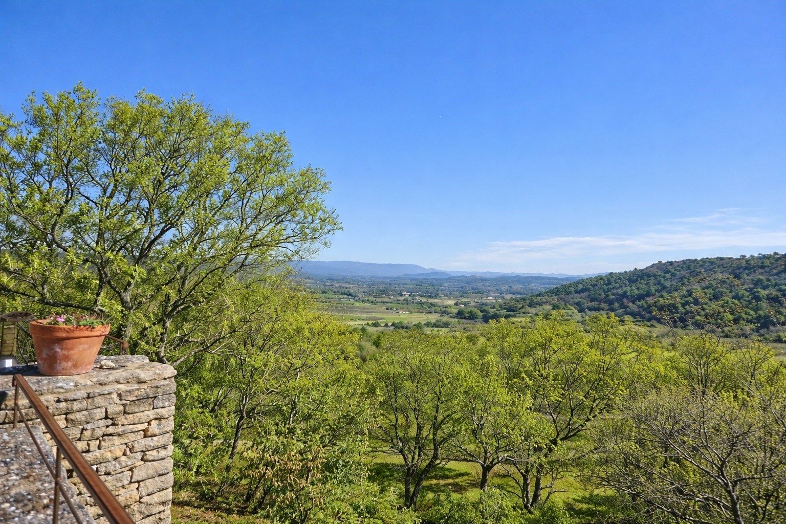 house 15 Rooms for sale on GORDES (84220)