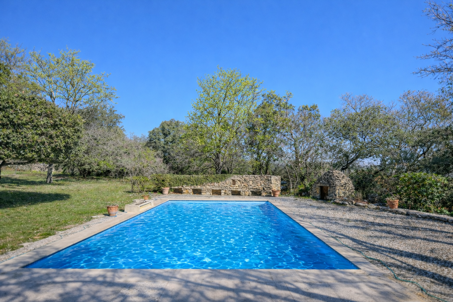 house 15 Rooms for sale on GORDES (84220)