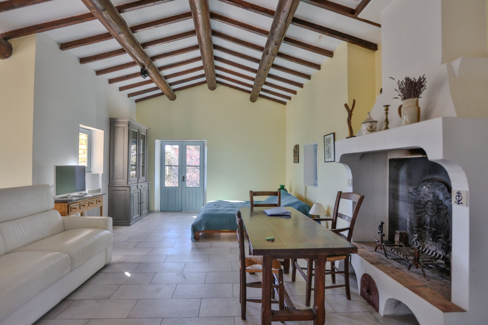 house 15 Rooms for sale on GORDES (84220)