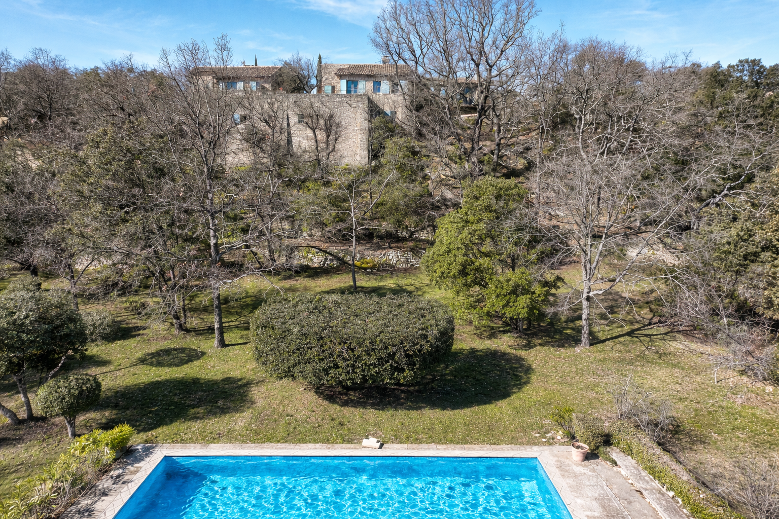 house 15 Rooms for sale on GORDES (84220)