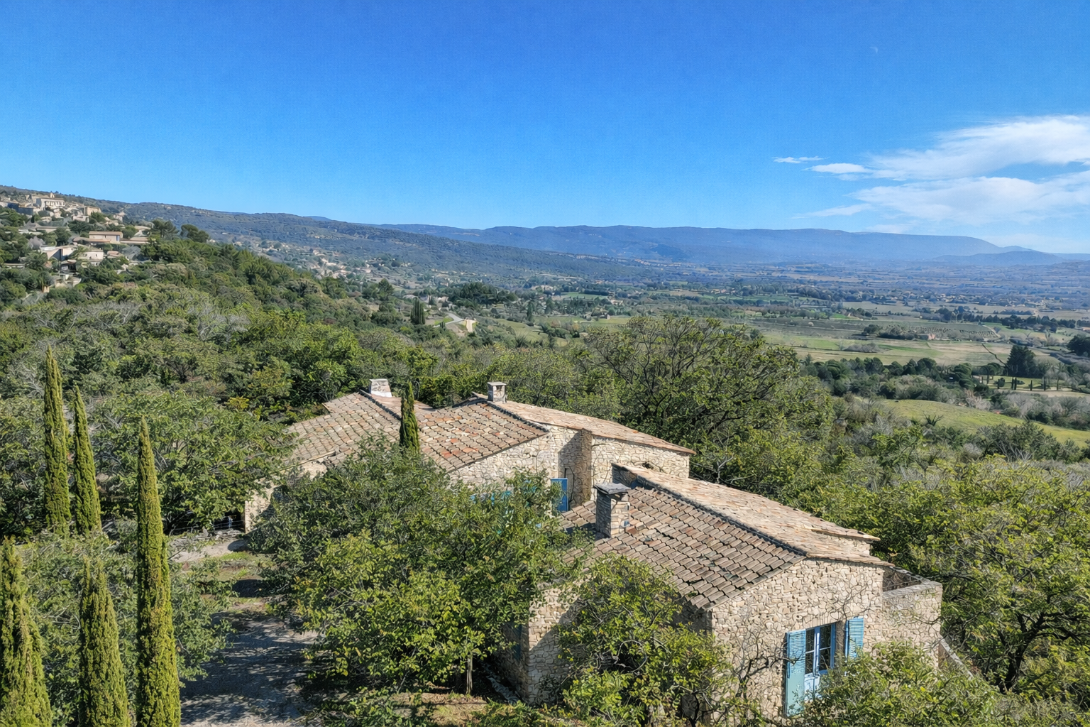 house 15 Rooms for sale on GORDES (84220)