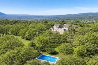 house 15 Rooms for sale on GORDES (84220)