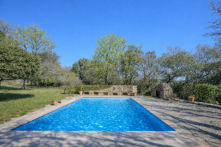 house 15 Rooms for sale on GORDES (84220)