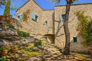 house 15 Rooms for sale on GORDES (84220)