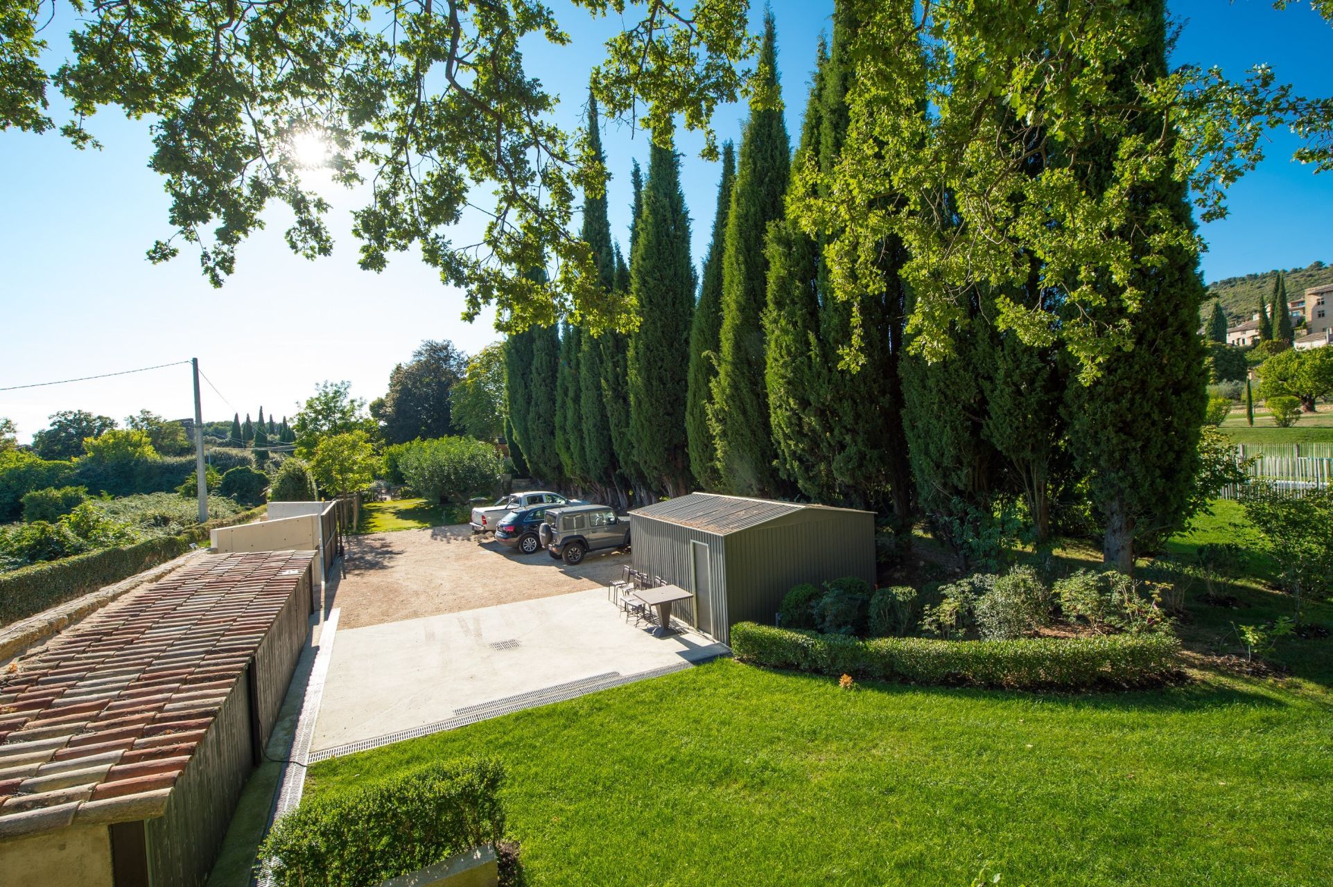 house 12 Rooms for sale on VAUGINES (84160)