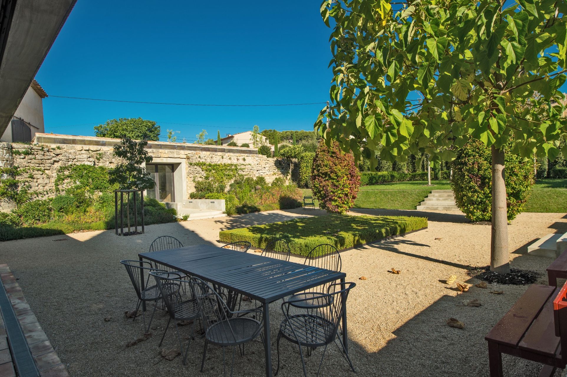 maison 12 Pièces en vente sur VAUGINES (84160)