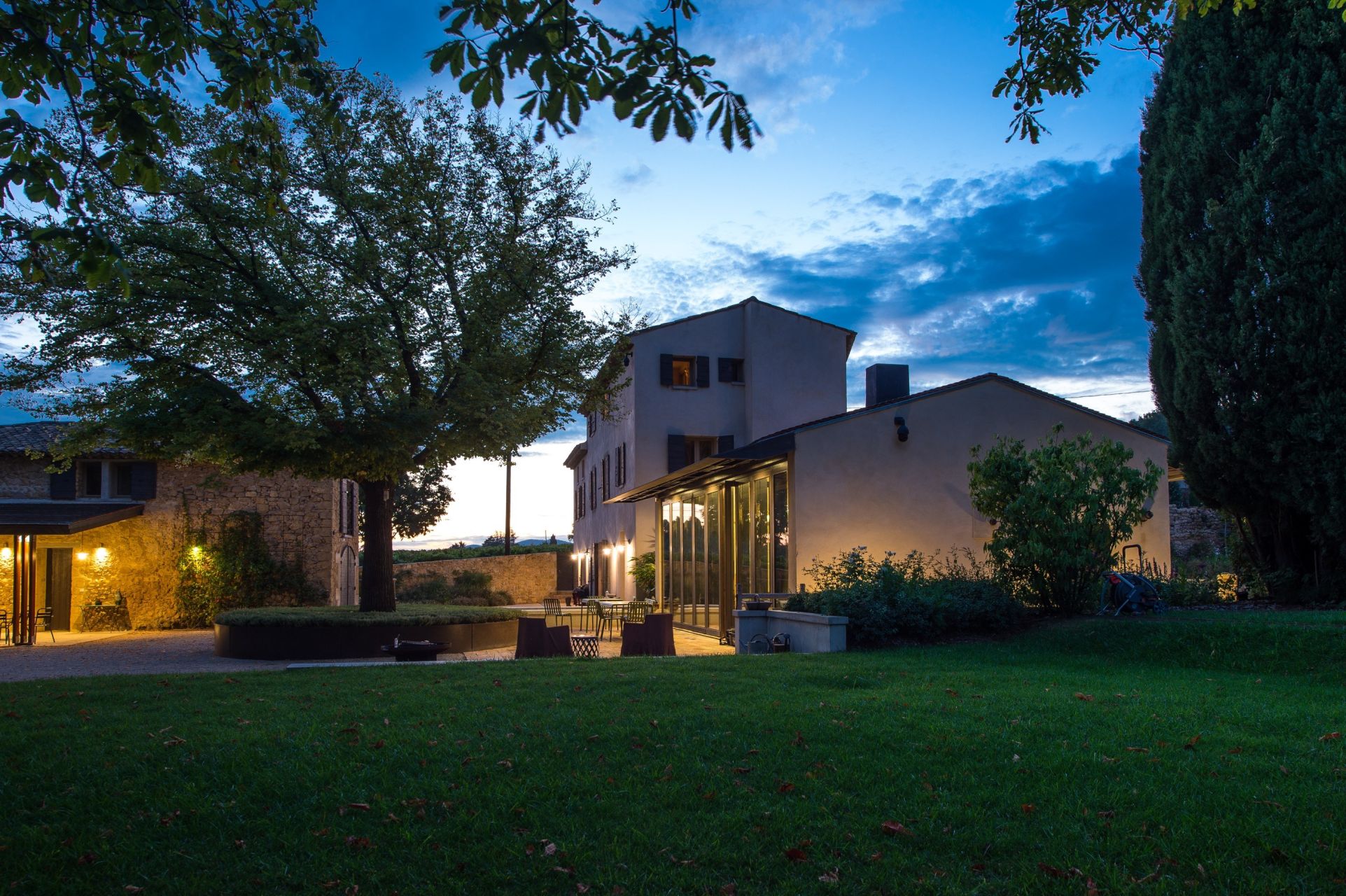 maison 12 Pièces en vente sur VAUGINES (84160)