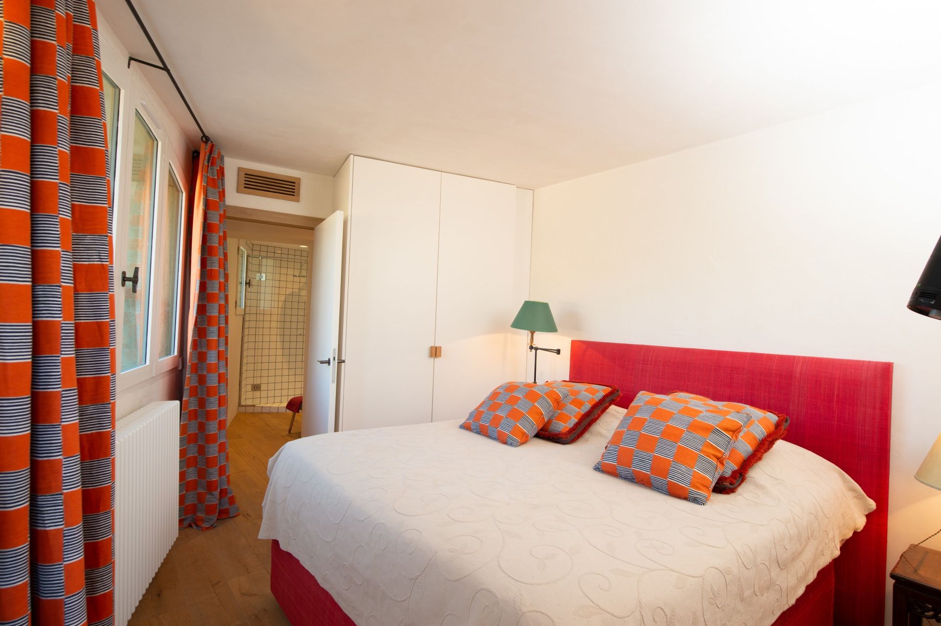 house 12 Rooms for sale on VAUGINES (84160)