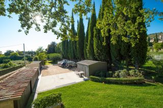 house 12 Rooms for sale on VAUGINES (84160)