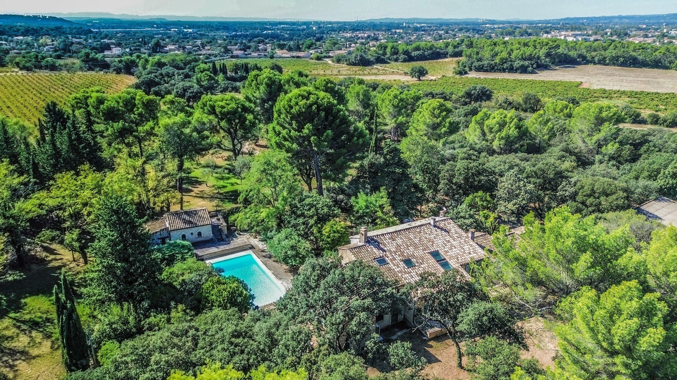 house 15 Rooms for sale on CHATEAUNEUF DU PAPE (84230)