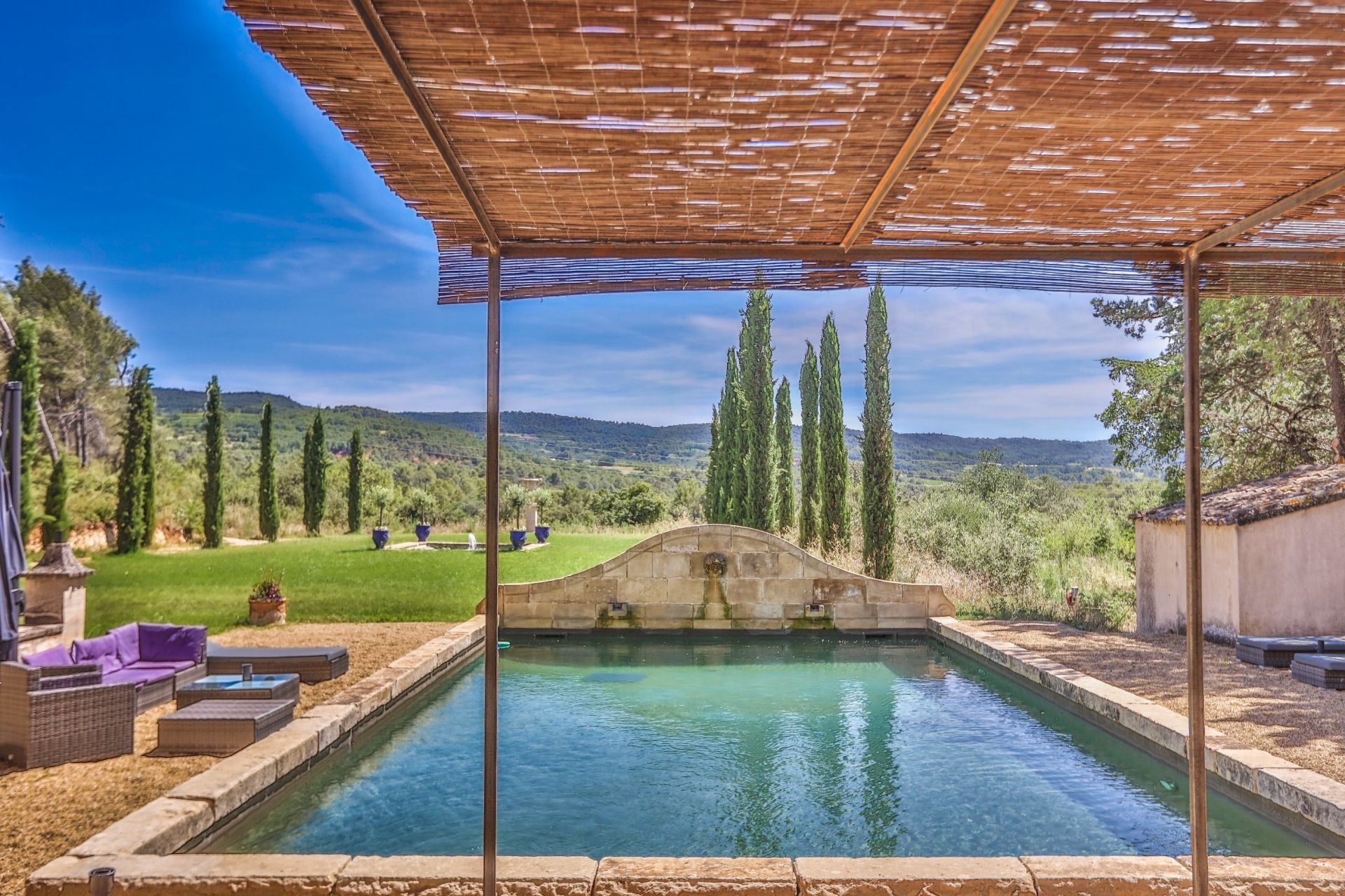 property 15 Rooms for sale on BONNIEUX (84480)