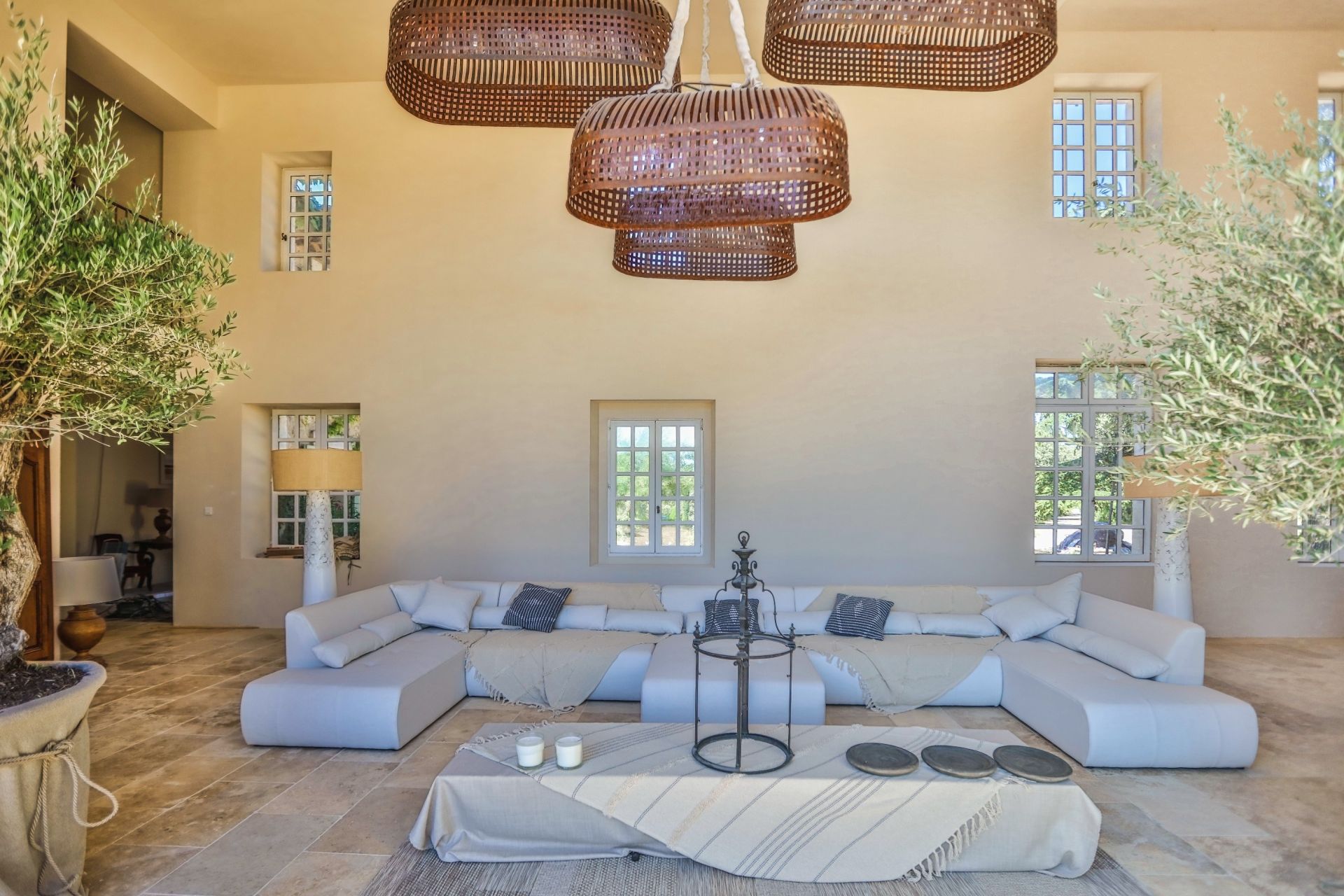 property 15 Rooms for sale on BONNIEUX (84480)