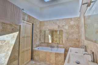 property 15 Rooms for sale on BONNIEUX (84480)