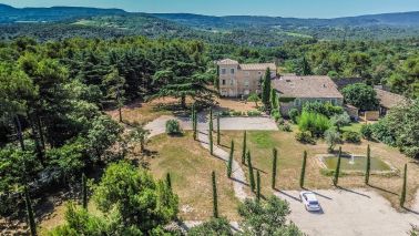 property 15 Rooms for sale on BONNIEUX (84480)