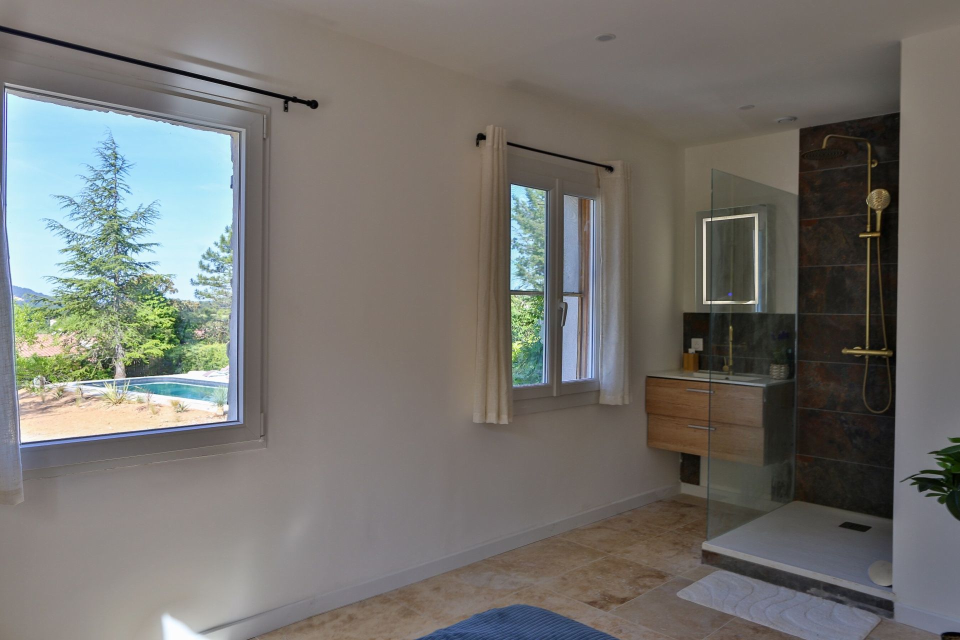 house 10 Rooms for sale on RUSTREL (84400)