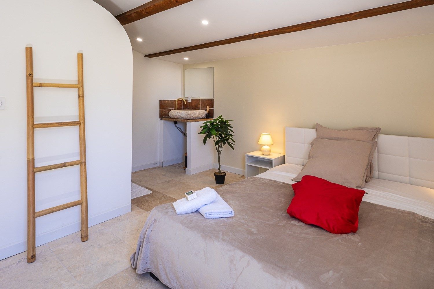 maison 10 Pièces en vente sur RUSTREL (84400)