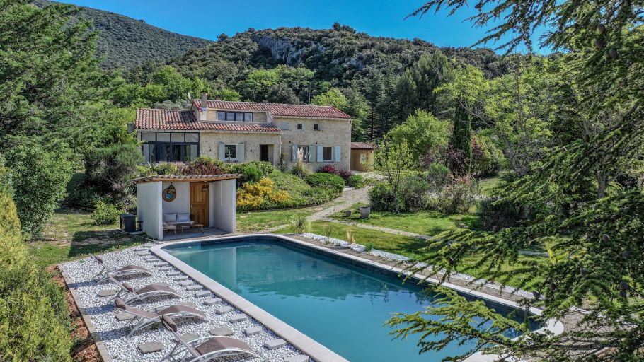 house 10 Rooms for sale on RUSTREL (84400)