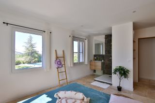 house 10 Rooms for sale on RUSTREL (84400)