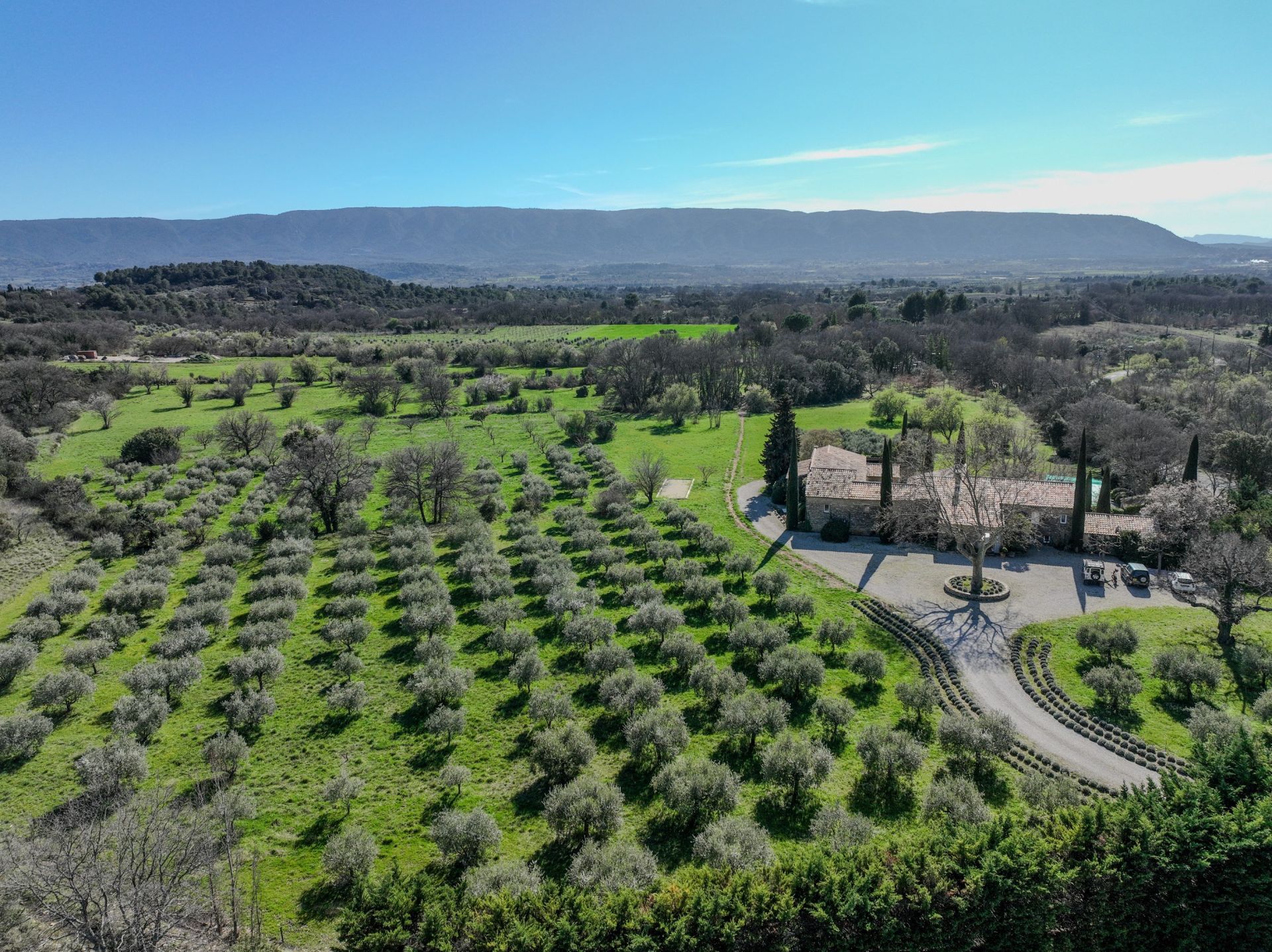 house 15 Rooms for sale on GORDES (84220)