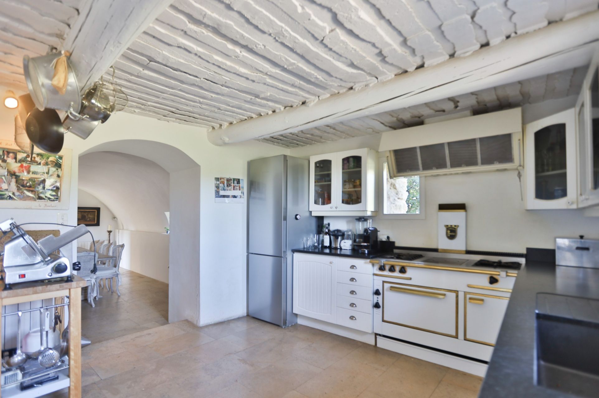 house 15 Rooms for sale on GORDES (84220)