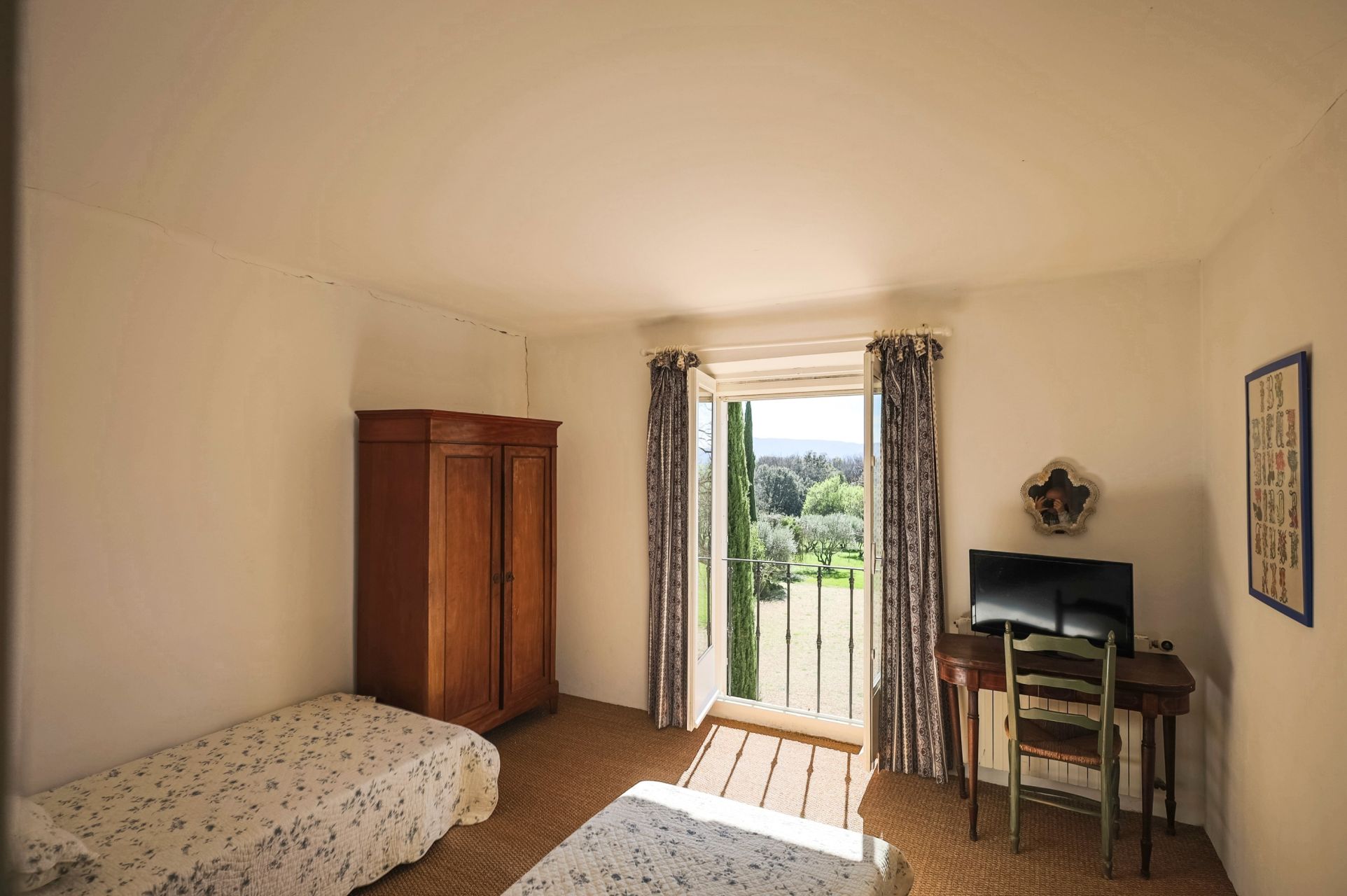 house 15 Rooms for sale on GORDES (84220)