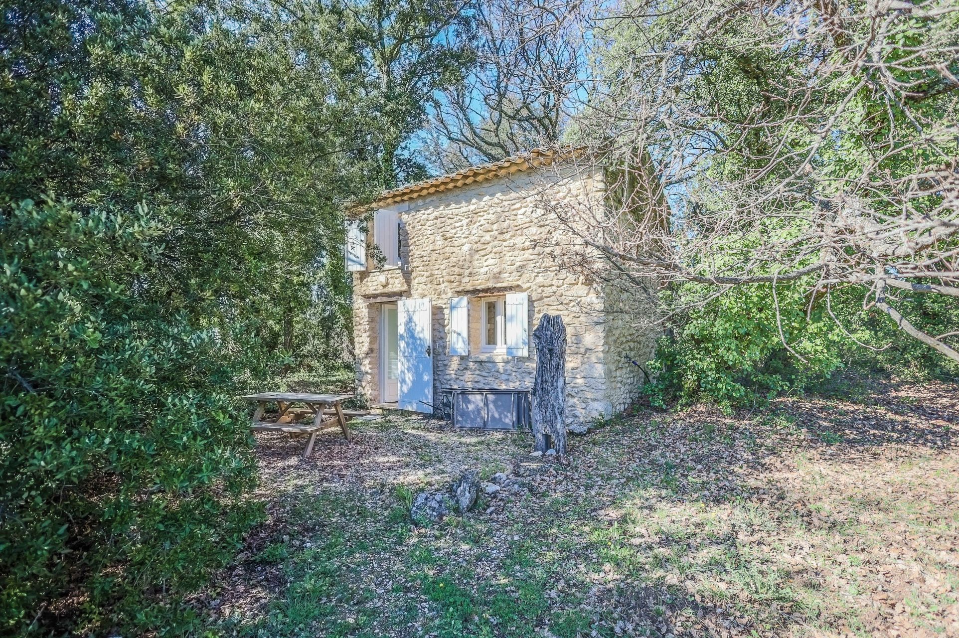 house 15 Rooms for sale on GORDES (84220)