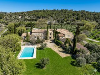 house 15 Rooms for sale on GORDES (84220)