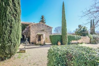 house 15 Rooms for sale on GORDES (84220)