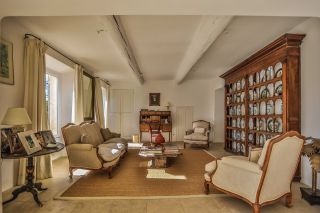 house 15 Rooms for sale on GORDES (84220)