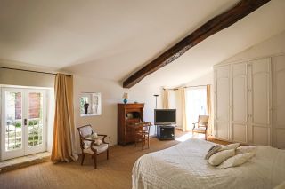 house 15 Rooms for sale on GORDES (84220)