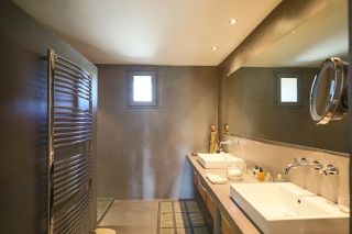 house 15 Rooms for sale on GORDES (84220)