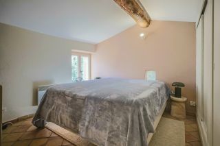 house 15 Rooms for sale on GORDES (84220)