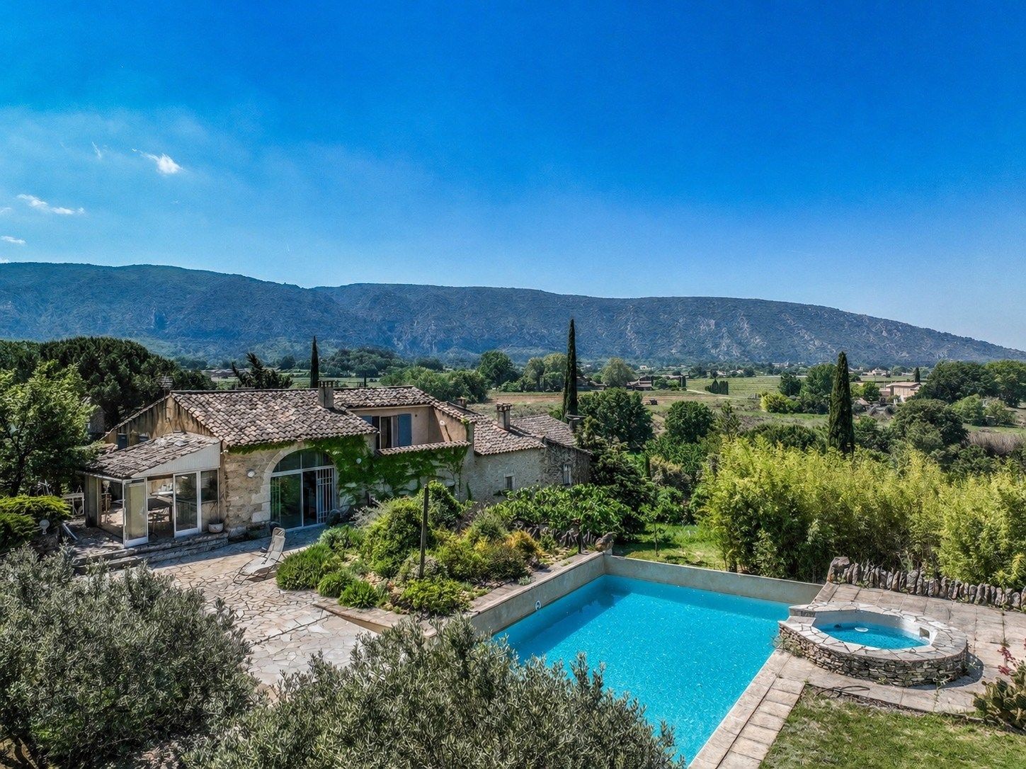 maison 10 Pièces en vente sur OPPEDE (84580)