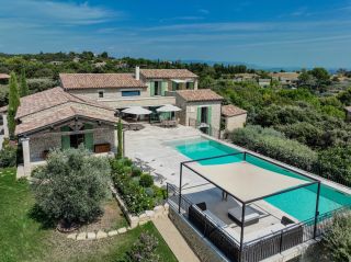 house 10 Rooms for sale on GORDES (84220)